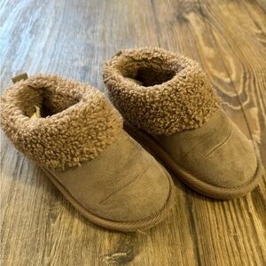 ❌SOLD❌Old Navy Cozy Slippers